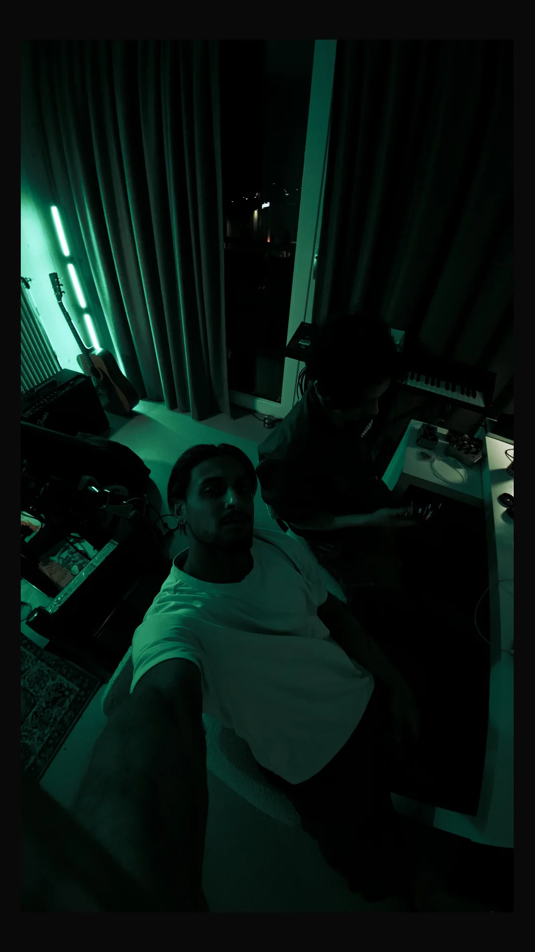 Ravi in studio-context
