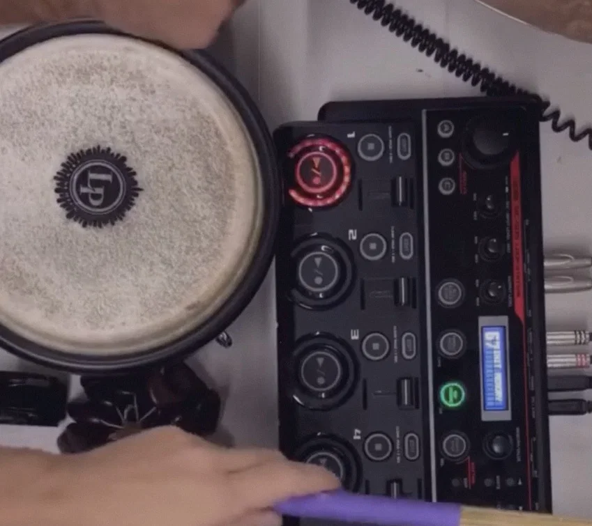 Handen bij muziek maken
