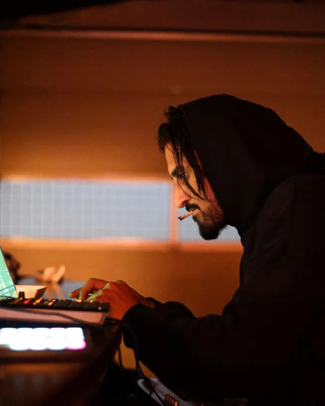 Ravi tijdens muziekproductie